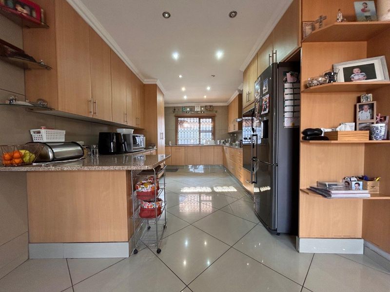 An Exceptional Residence in New Redruth - Photo 4