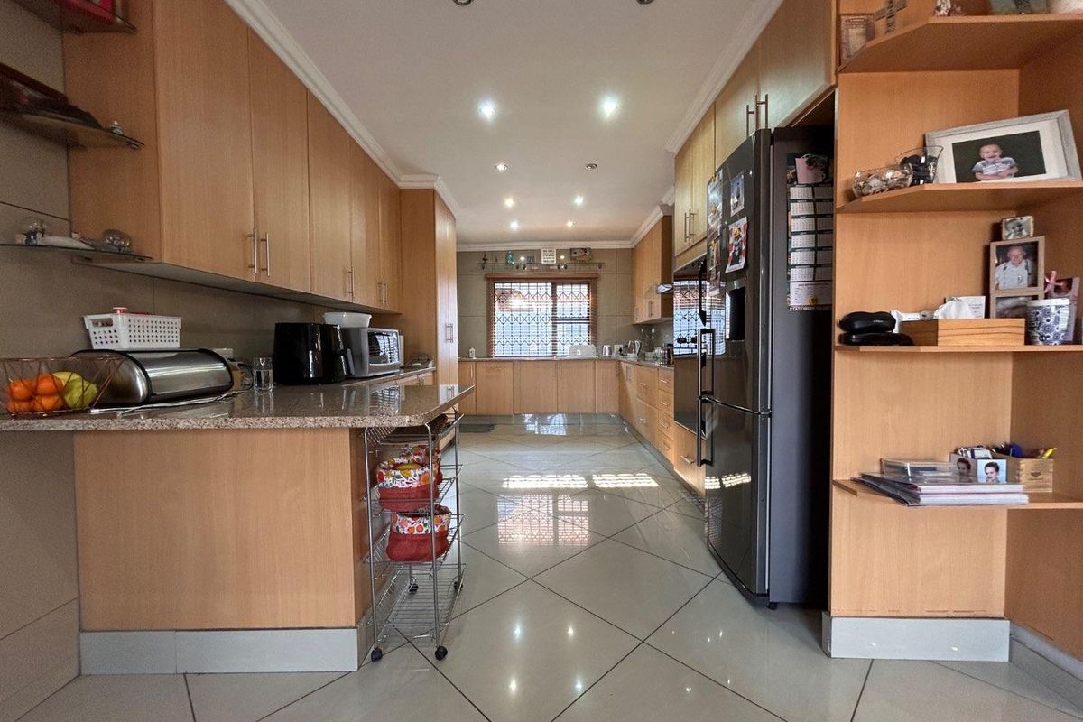 An Exceptional Residence in New Redruth - Photo 4