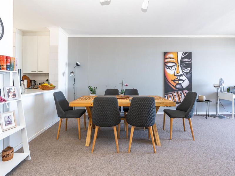 Elevated Apartment with Breathtaking Views at the Foot of Signal Hill - Photo 6