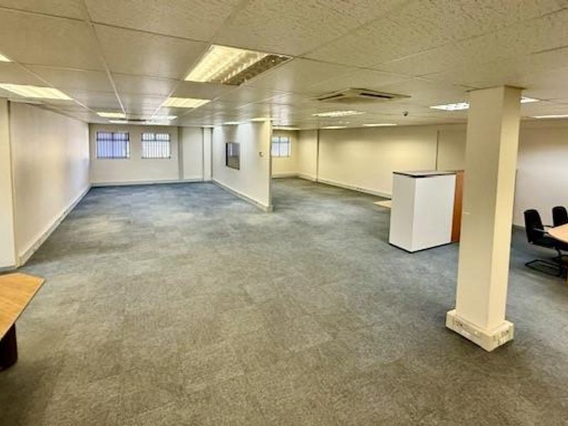 Hendra - Prime 410m2 Commercial Space in Prestigious Building – Versatile & Secure - Photo 5