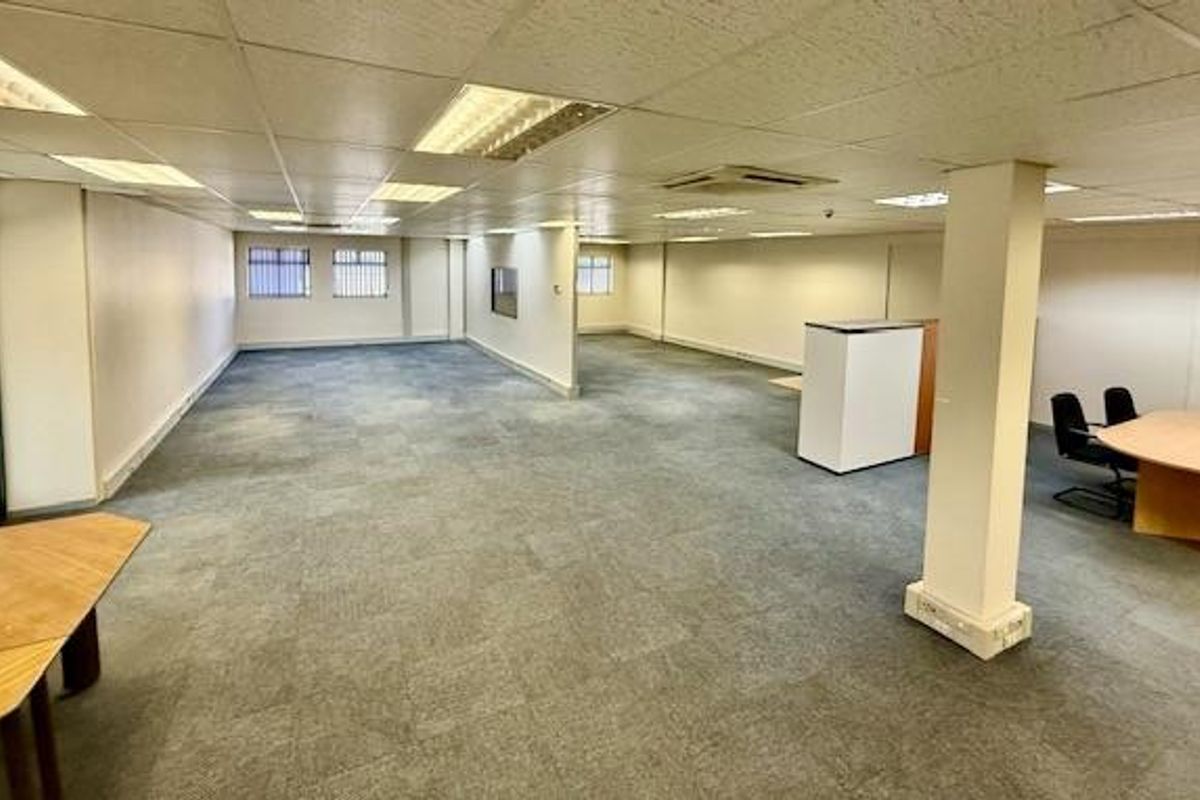 Hendra - Prime 410m2 Commercial Space in Prestigious Building – Versatile & Secure - Photo 5