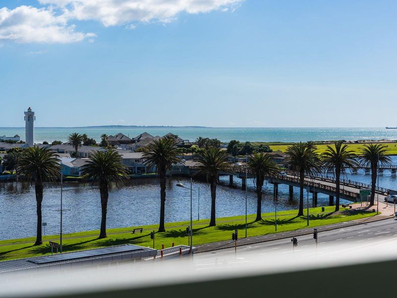 Spacious One Bedroom Apartment With Breathtaking Views - Photo 4