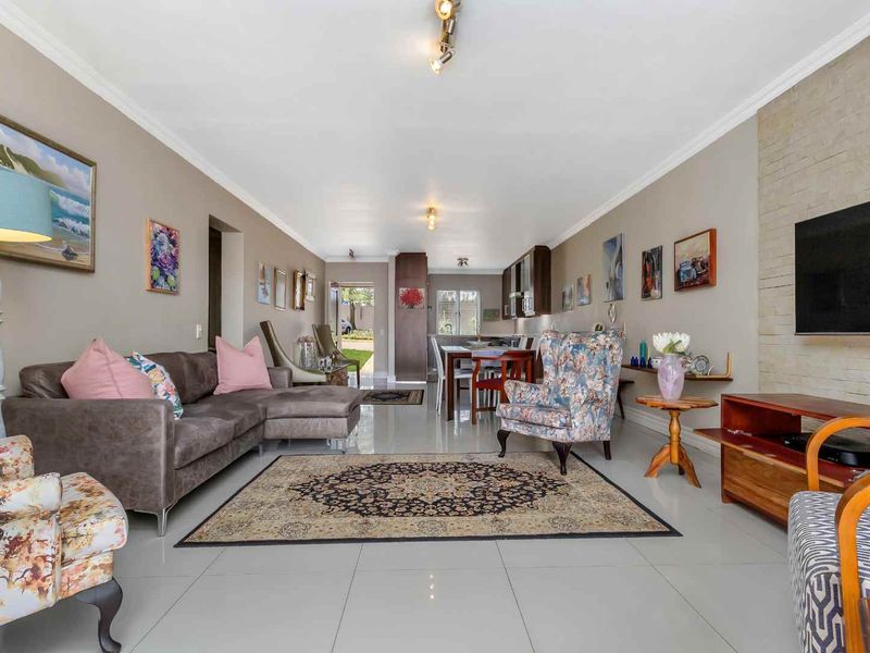 2 BEDROOM GARDEN UNIT SITUATED IN A PERFECT LOCATION - Photo 2