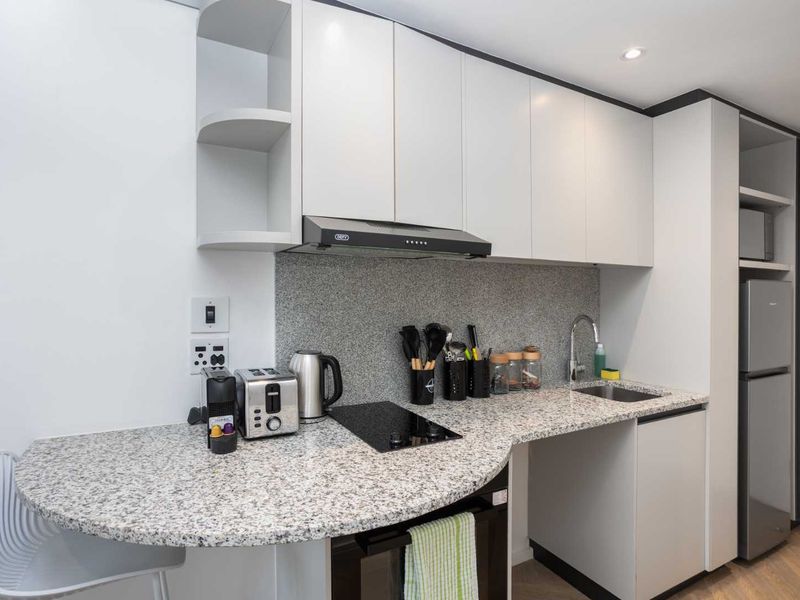 A Fully Furnished Apartment in Zeeland Pier in Cape Town, Foreshore - Photo 4