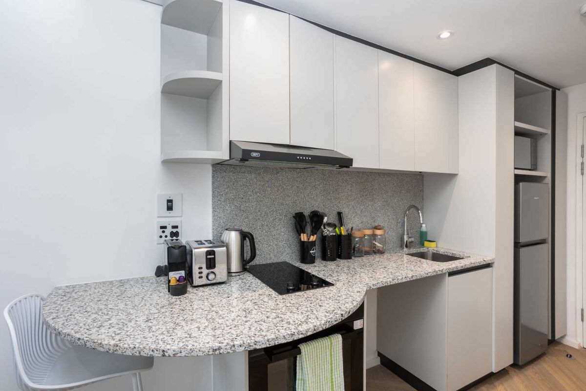 A Fully Furnished Apartment in Zeeland Pier in Cape Town, Foreshore - Photo 4