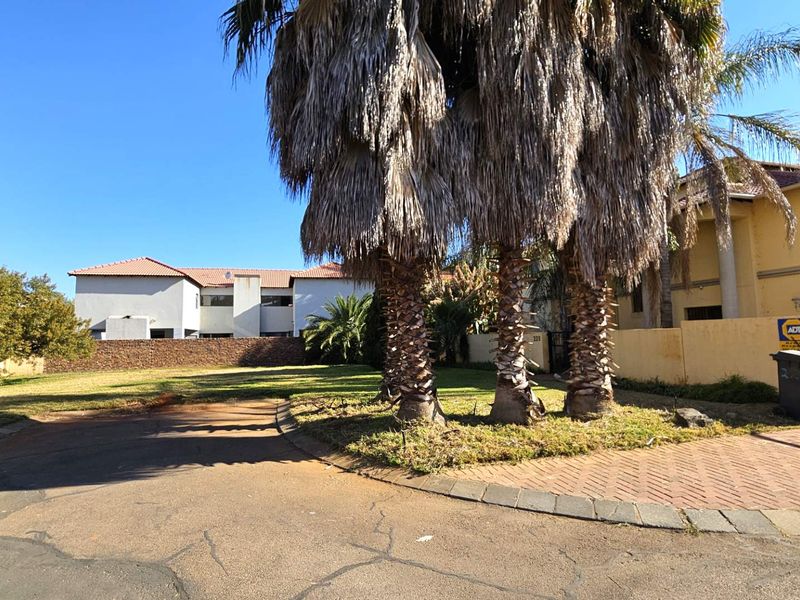 Vacant Stand in Popular Bougainvilla Estate - Photo 3