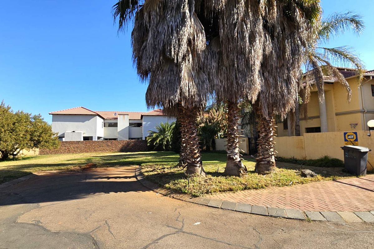 Vacant Stand in Popular Bougainvilla Estate - Photo 3