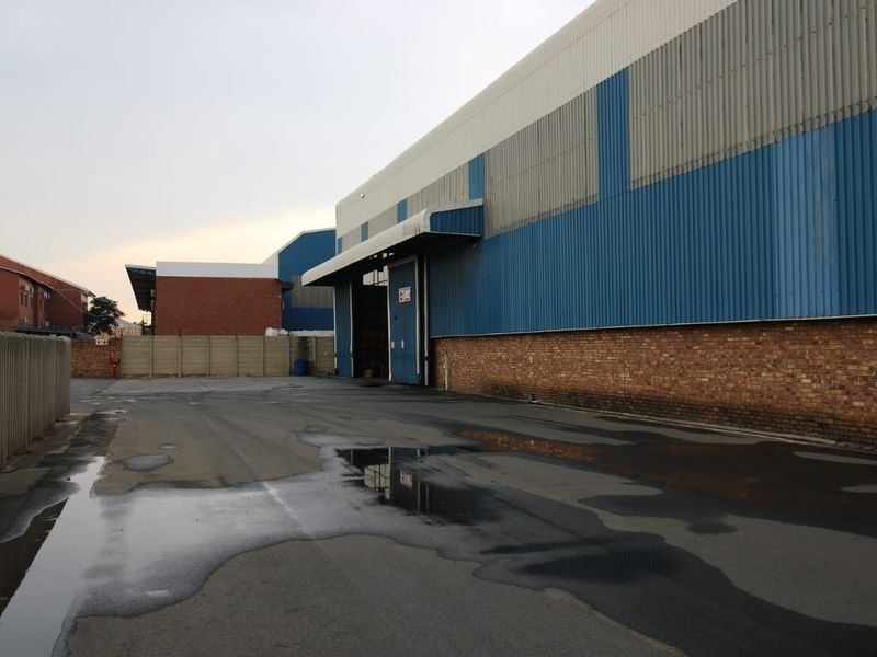 11 100m2 Comet Warehouse and Yard To Let - Photo 2