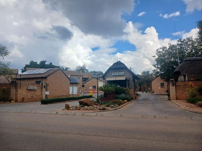 2 Bedroom to rent in Blue Berry - Photo 1