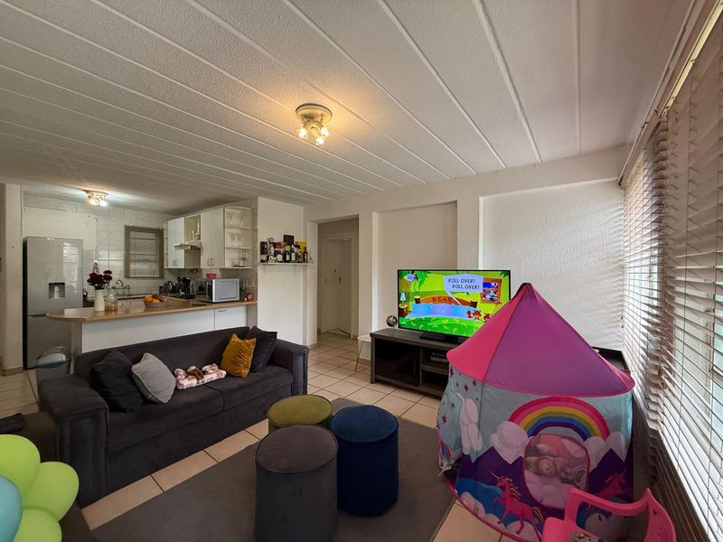 Stunning 2-Bedroom Apartment in the Heart of Morningside Hills - Sole Mandate - Photo 4