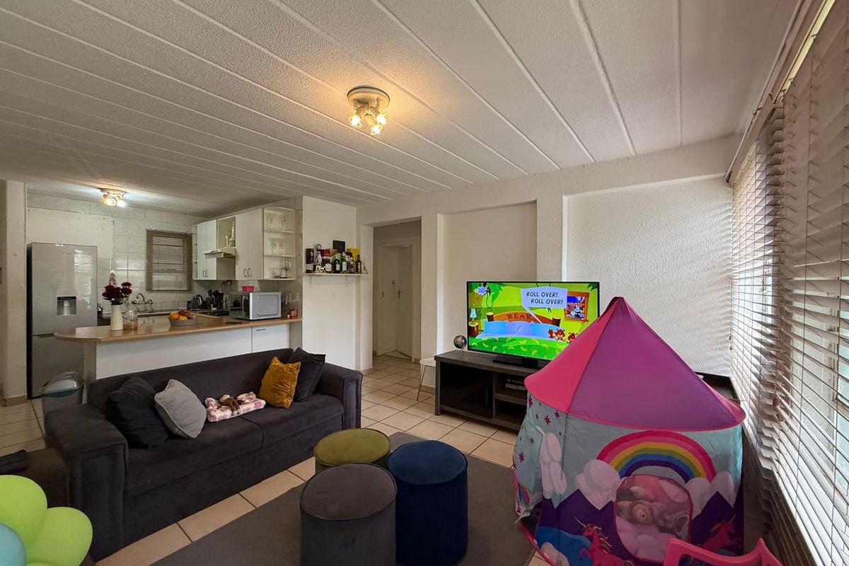 Stunning 2-Bedroom Apartment in the Heart of Morningside Hills - Sole Mandate - Photo 4