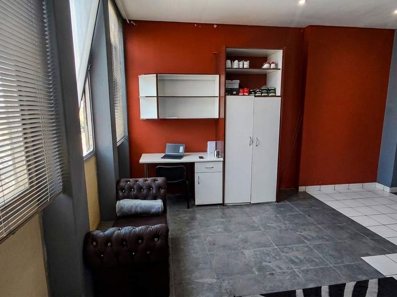 Exceptional Investment Opportunity – Prime Student Accommodation in the Heart of Braamfontein - Photo 5