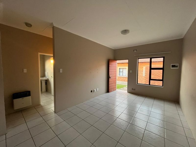 Townhouse For Sale in Trichardt, Secunda - Photo 5