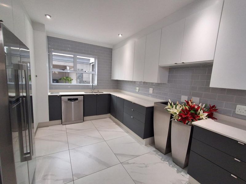 MANSION IN THE ELITE PART OF BASSONIA - Photo 2