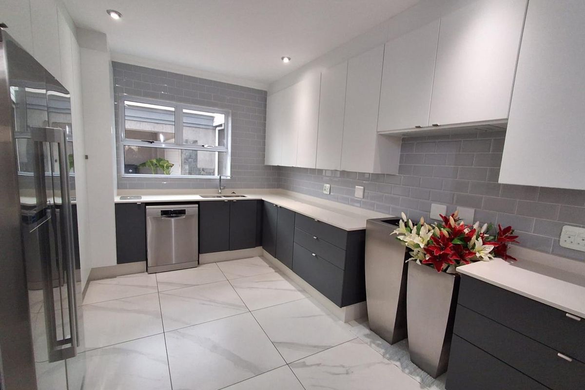 MANSION IN THE ELITE PART OF BASSONIA - Photo 2