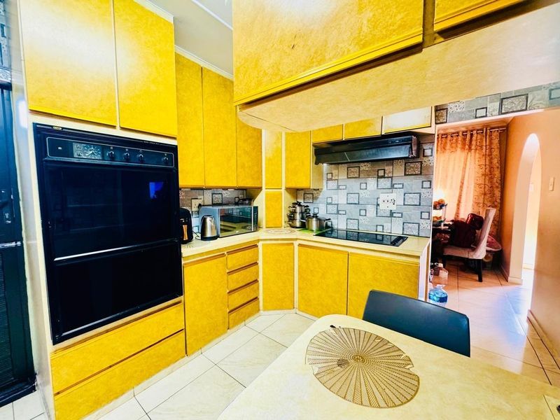 Welcome to the vibrant suburb of Nagina in Pinetown - Photo 6