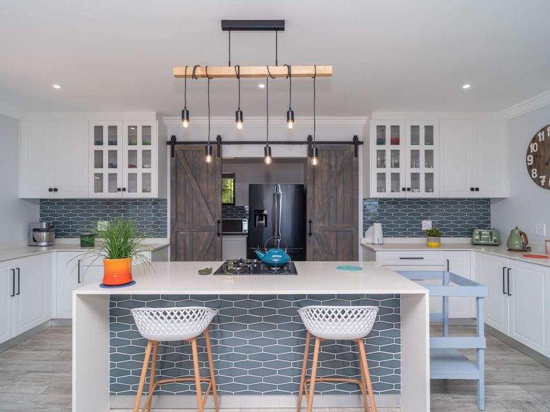 Immaculate, renovated home on pancake flat land with magnificent ocean views! - Photo 8