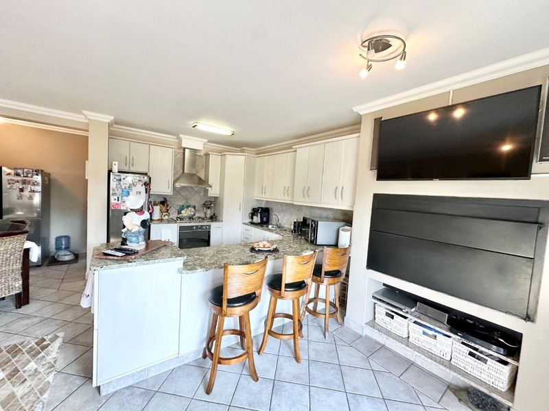 3 Bedrooms Townhouse For Sale in Dolphin Beach - Photo 10