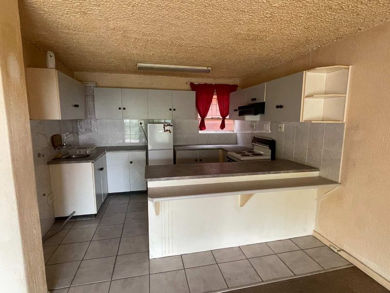 2.5 Bedroom very specious Townhouse in Silverton - Photo 5