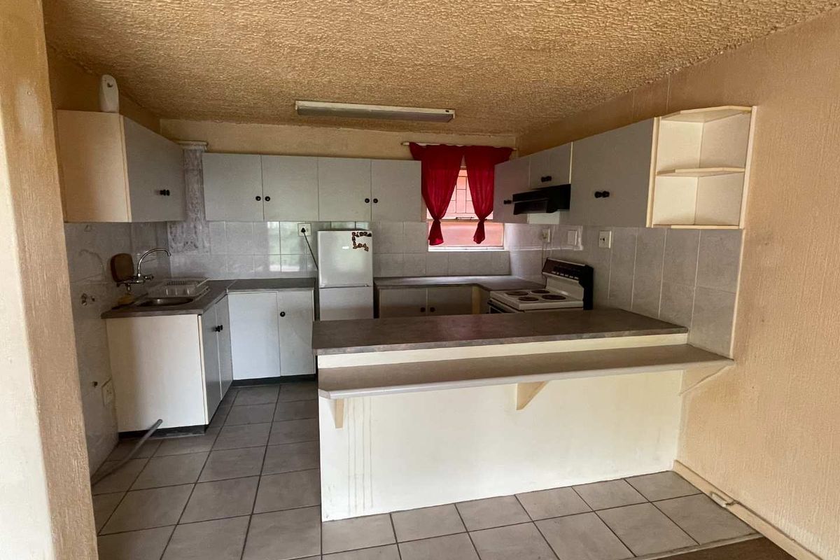 2.5 Bedroom very specious Townhouse in Silverton - Photo 5