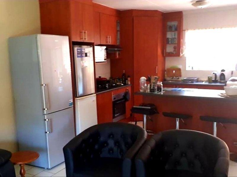 2 Bedroom townhouse in Edleen - Photo 4