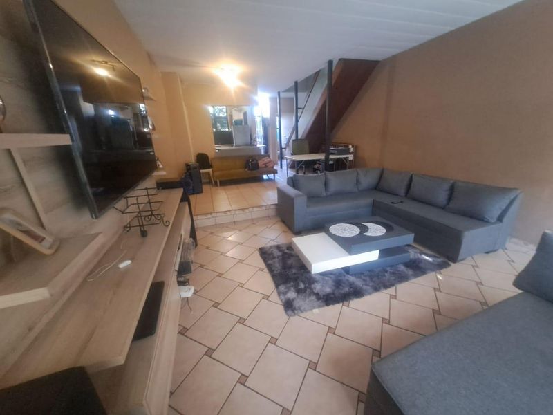 2.5 bedroom Townhouse for sale - Photo 3