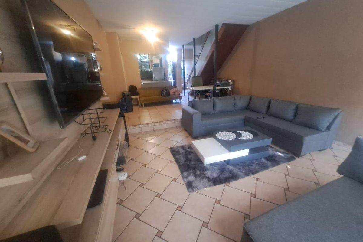2.5 bedroom Townhouse for sale - Photo 3