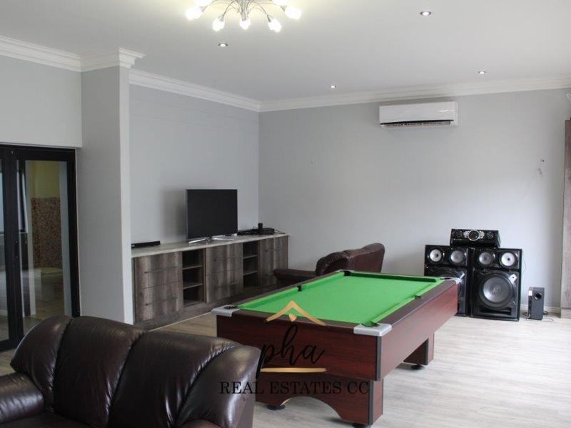 Entertainer's Dream!! 5 bedroom house with pool for sale in Walvis Bay for N$6 700 000.00 - Photo 10