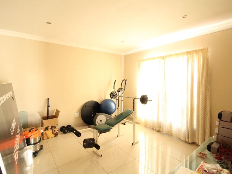 4 Bedroom - so much potential - Photo 9