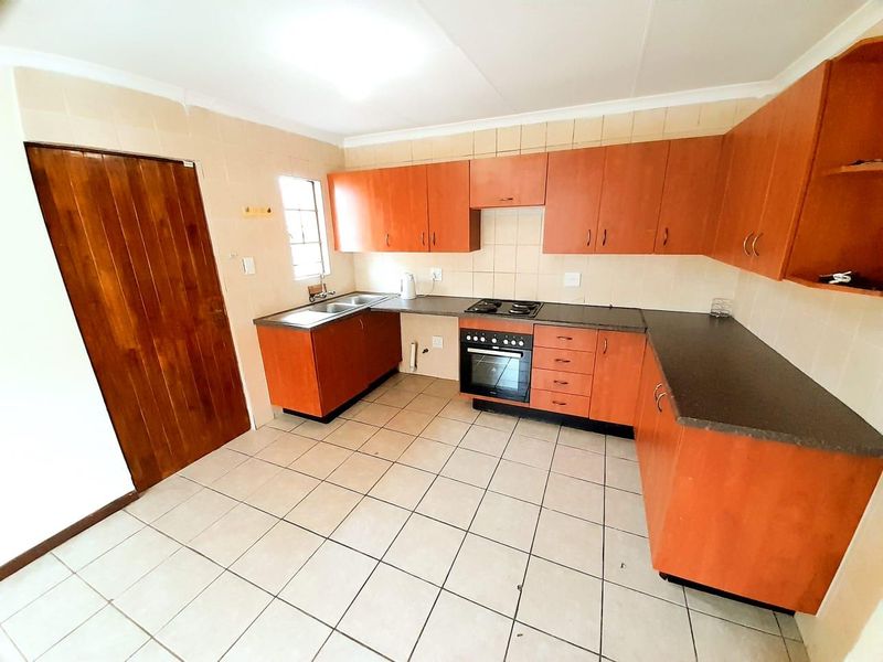 "Phenomenal three-bedroom home suitable for a large family" - Photo 7