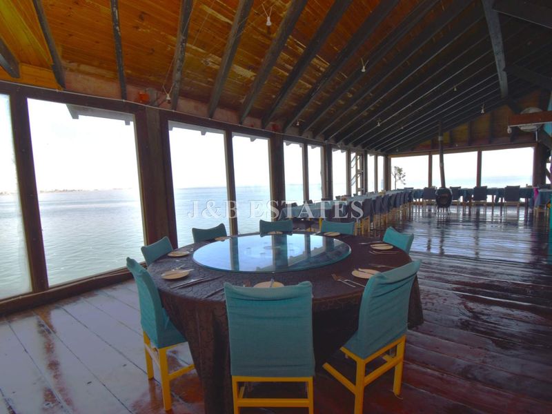 Charming Lagoon-Front Restaurant - Photo 4