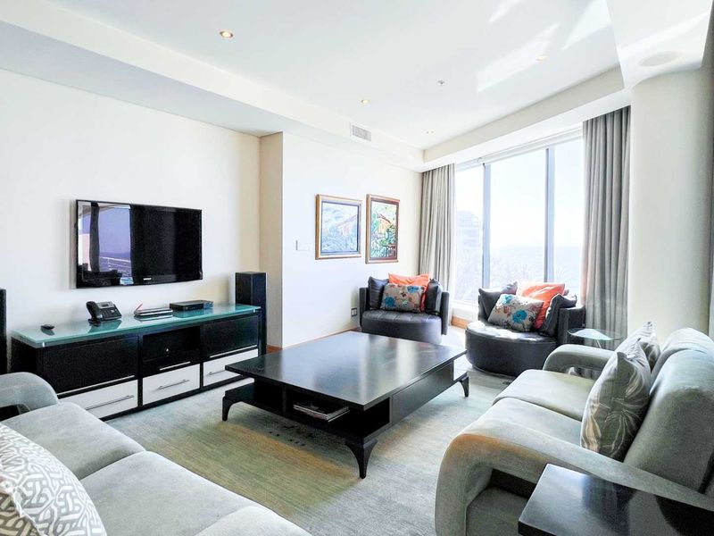 3 BEDROOM | 3.5 BATHROOM APARTMENT - Photo 2