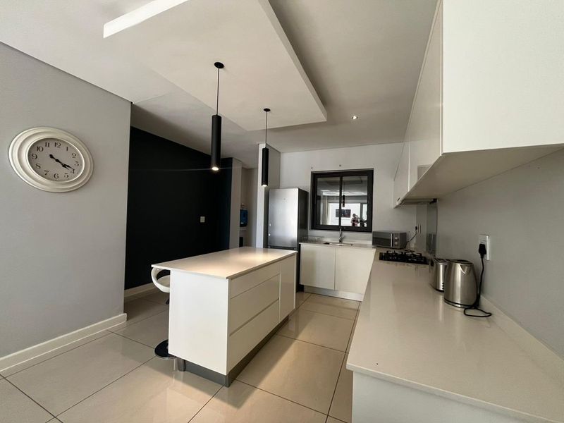 FULLY FURNISHED APARTMENT IN HYDE PARK AVAILABLE - Photo 2