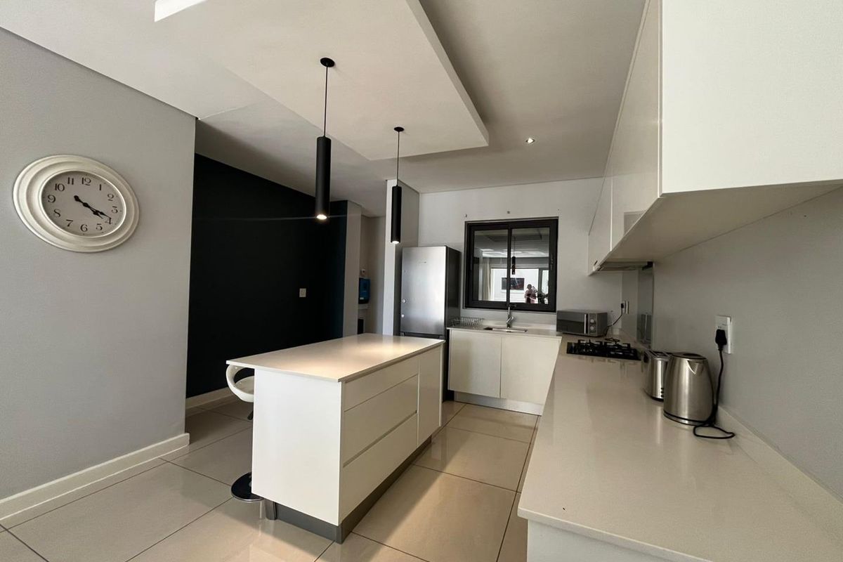 FULLY FURNISHED APARTMENT IN HYDE PARK AVAILABLE - Photo 2