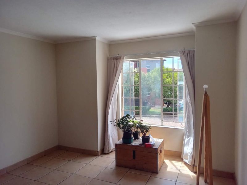 2 Bedroom Apartment Rental - Photo 2