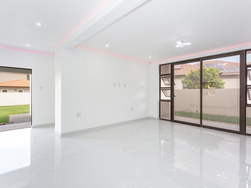 A Luxurious 5 Bed Home for Sale in Thorn Fields Estate - Photo 7