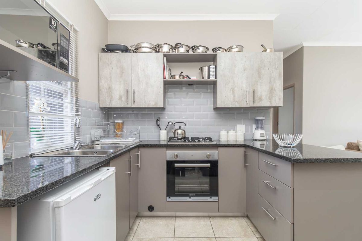 Perfect Starter Home or Investment – 2-Bedroom Apartment in Prime Location - Photo 4