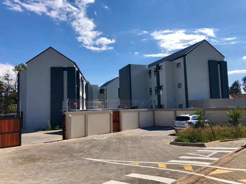 EXCLUSIVE BACHELOR PAD FOR THE BEGINNER OR STUDENT IN EXCELLENT SECURITY - Photo 2