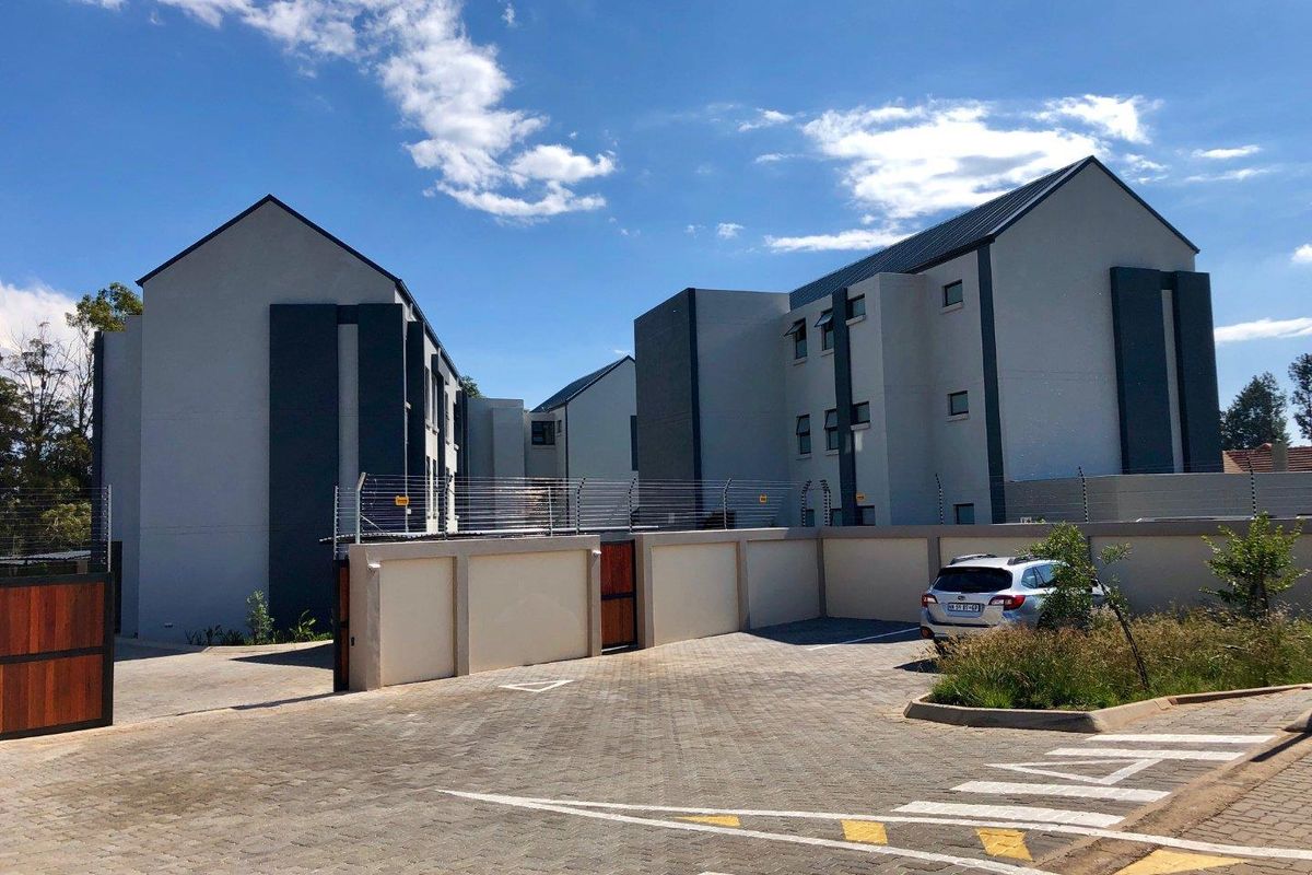 EXCLUSIVE BACHELOR PAD FOR THE BEGINNER OR STUDENT IN EXCELLENT SECURITY - Photo 2