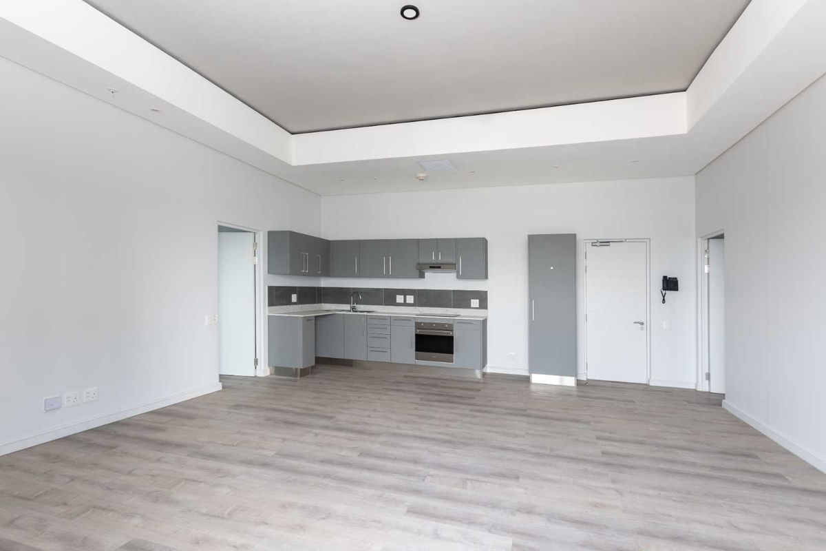 Modern Two-Bedroom Apartment with a Balcony overlooking the Ocean at Harbour Arch in Cape Town - Photo 5