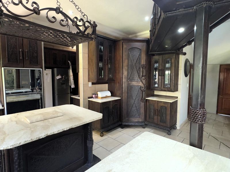 3 Bedroom Double-Story Masterpiece in Prestigious Estate - Photo 5