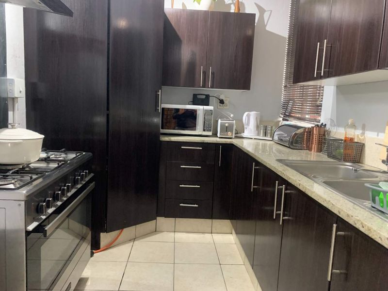 Charming 2-Bedroom Duplex for Sale in Hill Linmeyer Gardens Village - Photo 6