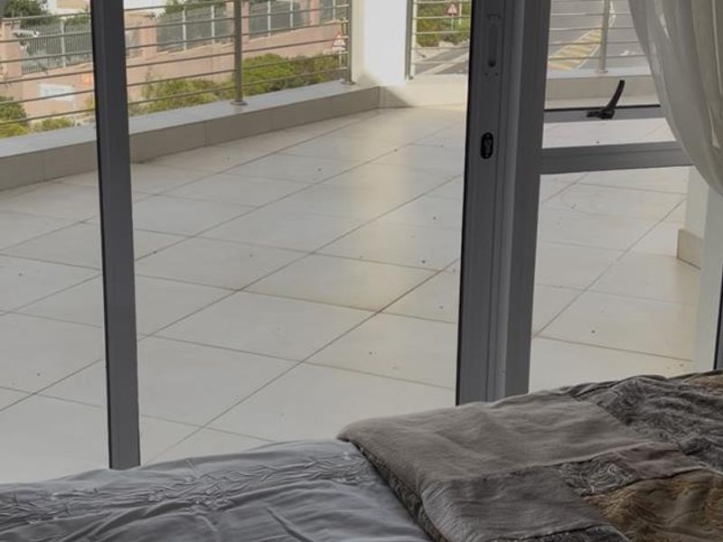 UNFURNISHED 1 bedroom apartment with large verandah overlooking the Ocean - Photo 5