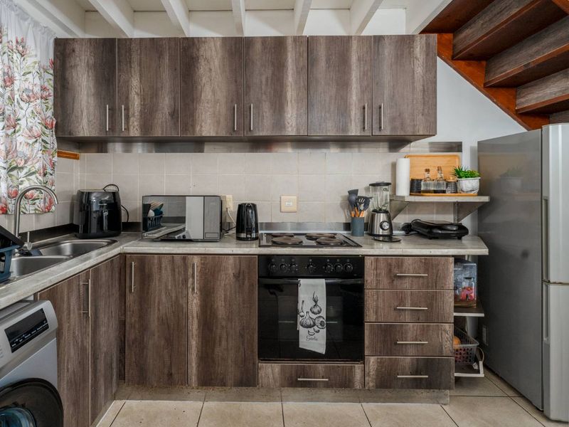 Secure Family Living in Sought-After Capricorn Beach Estate. - Photo 2