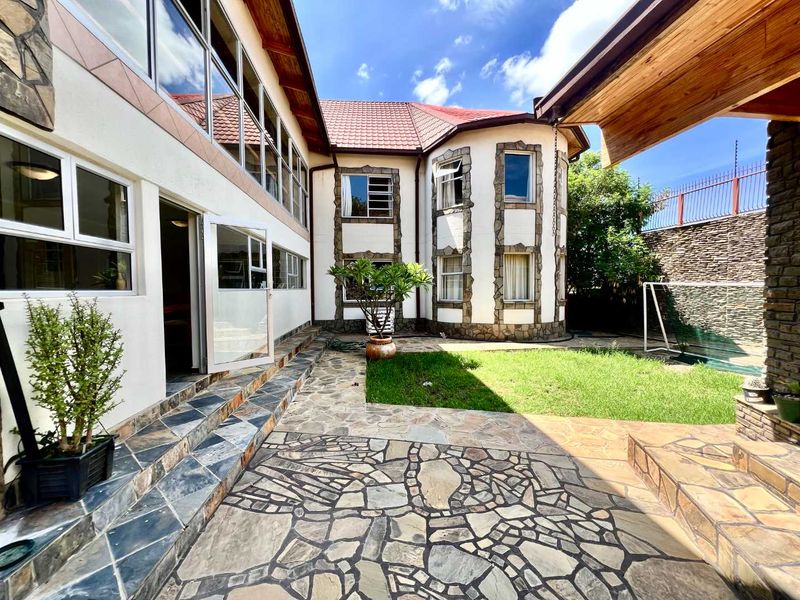 EXCELLENT LOCATION CLOSE TO PRESIDENT HOUSE - Photo 3