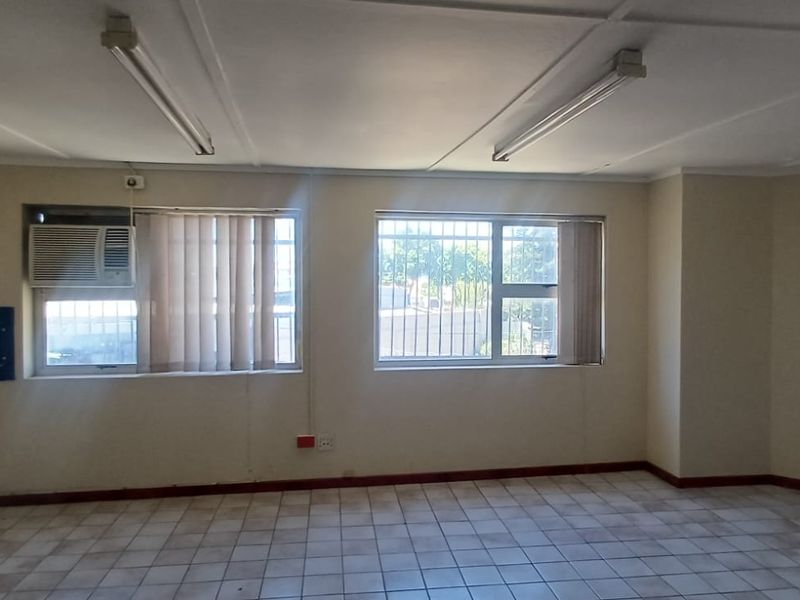 PAROW | WAREHOUSE & SHOWROOM TO LET - Photo 7