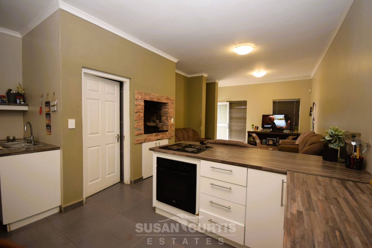 DUPLEX TOWNHOUSE IN KRAMERSDORP - Photo 3