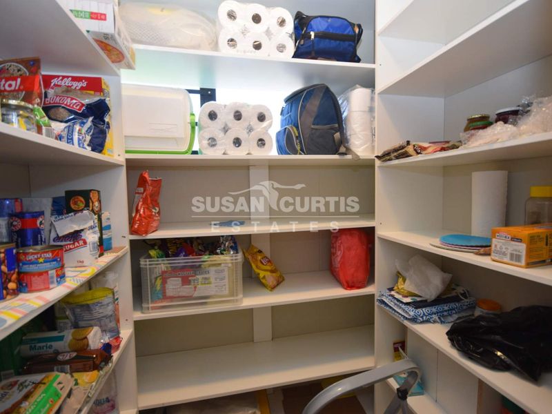3 BEDROOM TOWN HOUSE FOR SALE - Photo 8