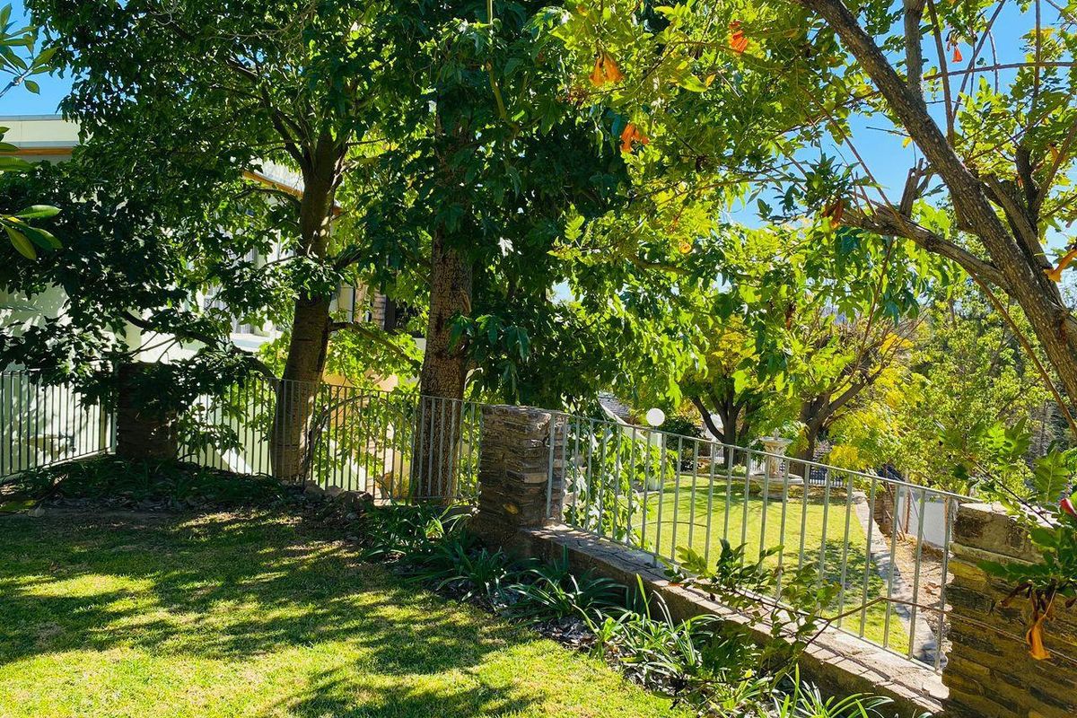 Old world charm with a tranquil garden and a 270 degree view of Klein Windhoek– Available for Rent - Photo 2