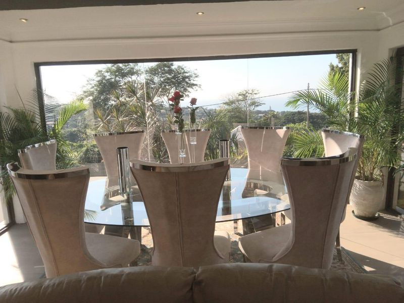 Elevated 3 bedroom home with flatlet and stunning sea views - Photo 7